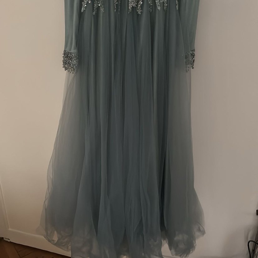 İşlemeli Uzun Kollu Gri Abiye Elbise - Görsel 2