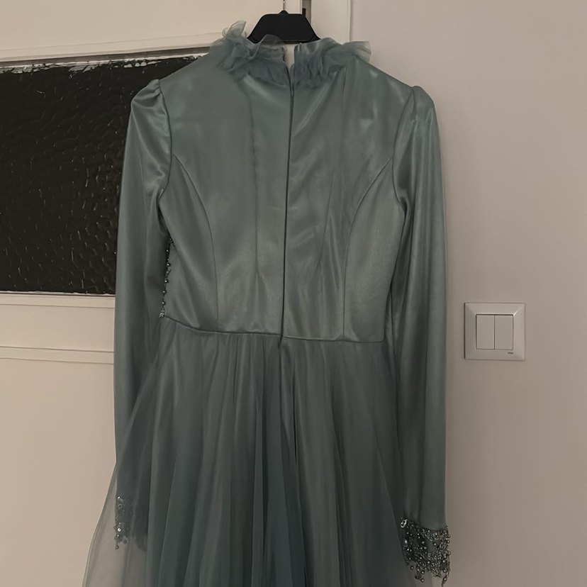 İşlemeli Uzun Kollu Gri Abiye Elbise - Görsel 3