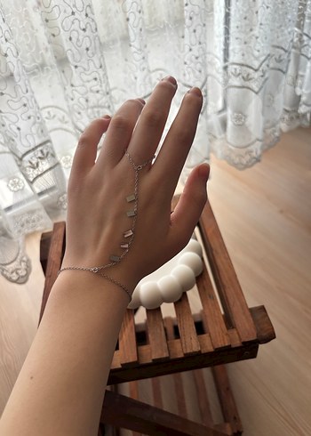 Zincir Detaylı Minimalist Kadın El Zinciri - Görsel 2