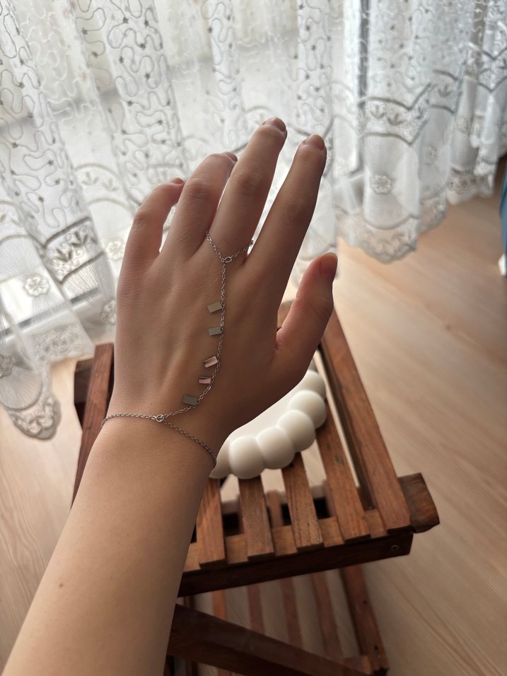Zincir Detaylı Minimalist Kadın El Zinciri - Görsel 2