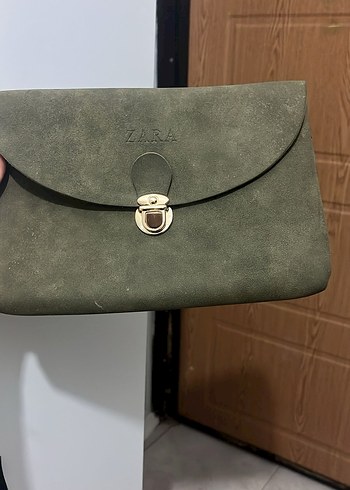 Gri Deri Zincir Detaylı Kadın Çanta