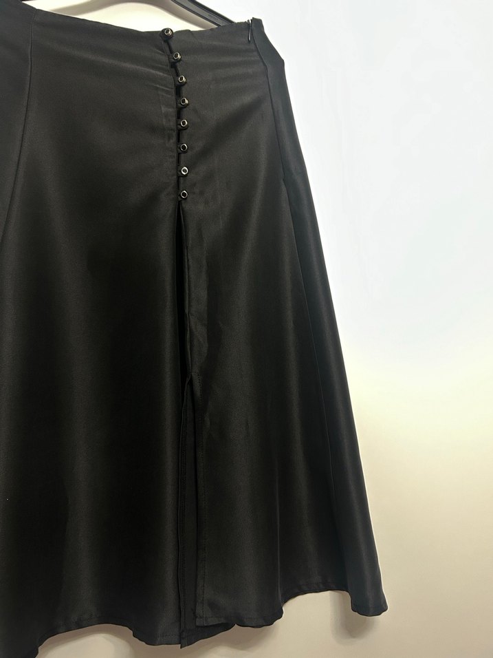 Düğmeli Siyah midi boy Kadın Etek - Görsel 2