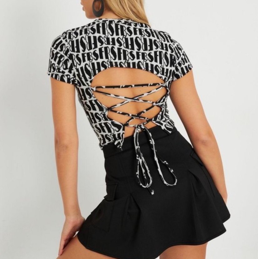 Siyah Baskılı Kısa Kollu Kadın Bluz - Görsel 2