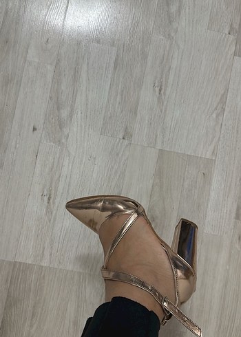 Altın Renkli, Tokalı Stiletto Kadın Ayakkabı - Görsel 5