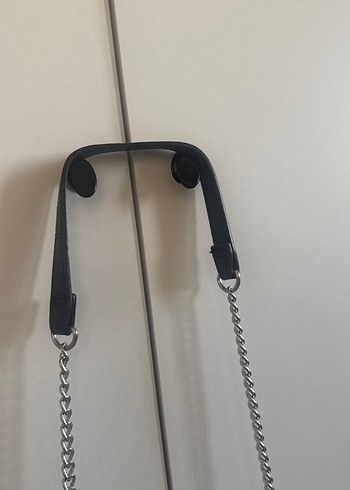  Beden siyah Renk Stradivarius Zincir Detaylı Siyah Yılan Desenli Deri Çanta