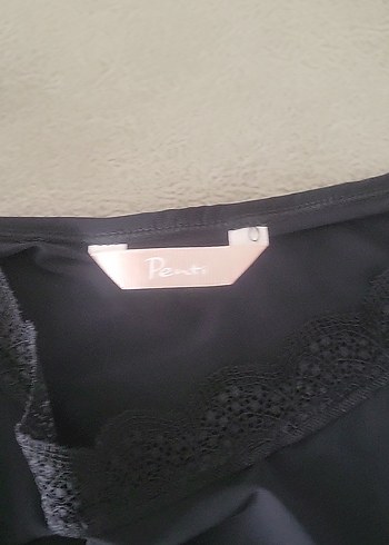 Siyah V Yakalı İnce Askılı Saten Kadın Atlet - Görsel 3