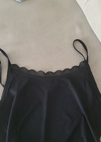 Siyah V Yakalı İnce Askılı Saten Kadın Atlet - Görsel 2