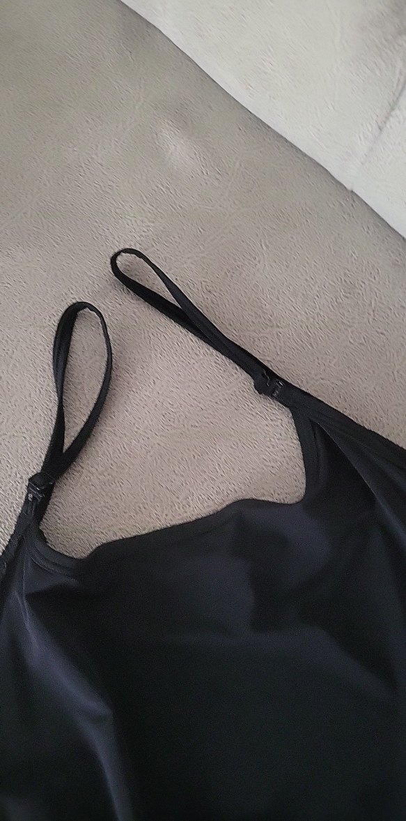 Siyah V Yakalı İnce Askılı Saten Kadın Atlet - Görsel 4