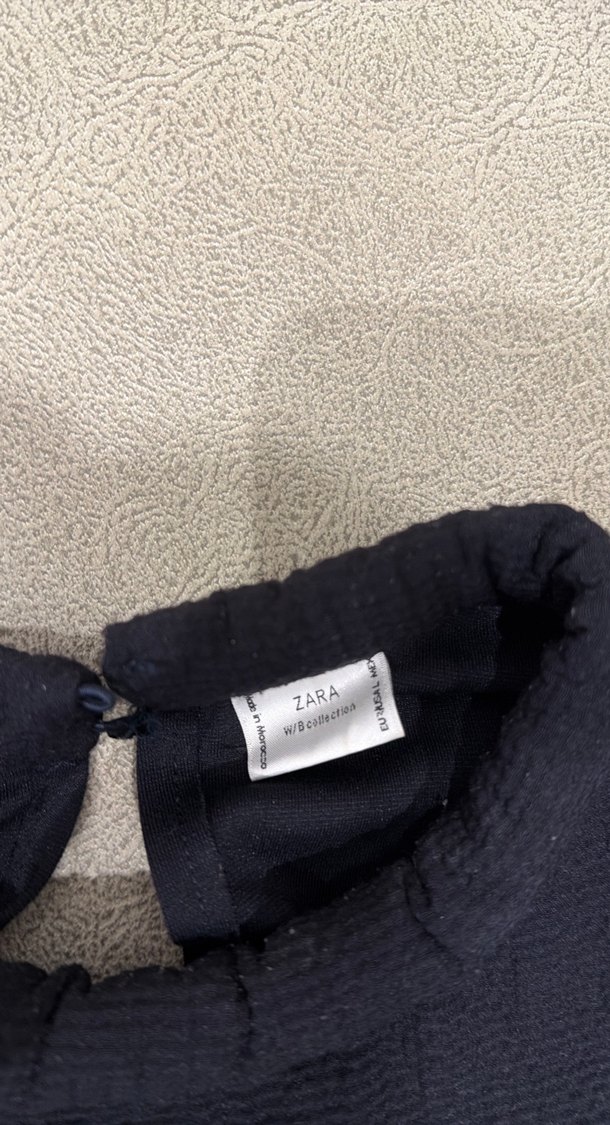 Kadın Lacivert Yüksek Yakalı Kolsuz Triko Bluz - Görsel 3