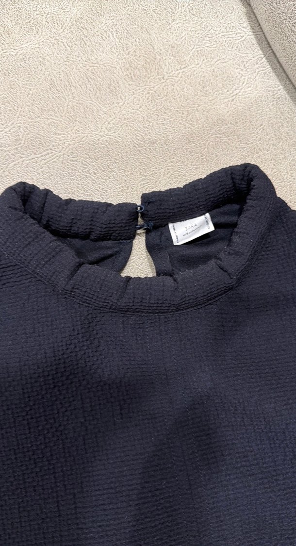 Kadın Lacivert Yüksek Yakalı Kolsuz Triko Bluz - Görsel 4