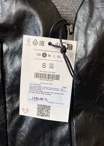 Bershka Kadın Siyah Deri Halter Yaka Fermuarlı Yelek