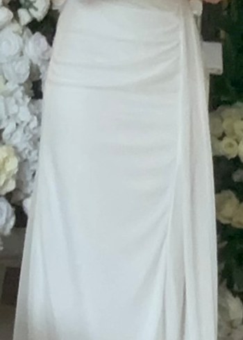 38 Beden Beyaz Uzun Kalp Yaka Nişan-Nikah Elbisesi