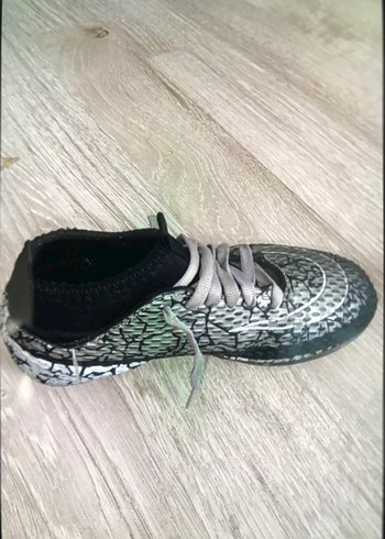 36 Beden Örme Gri Yılan Desenli Erkek Futbol Ayakkabısı