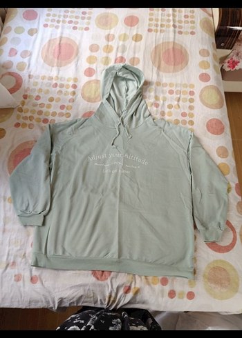 şu yeşili kapüşonlu Rahat Kesim Kadın Sweatshirt