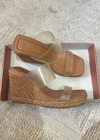 Zara ZARA Dolgu Topuk Sandalet Bej