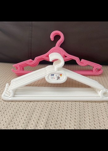 Renkli ve Beyaz Plastik Askılar 12 adet