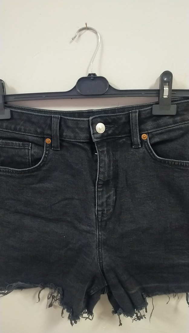 Siyah Düğmeli Bol Kesim Mini Kot Şort 42 bd - Görsel 3