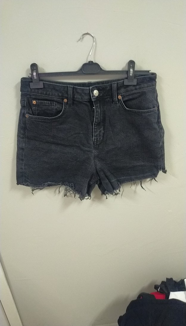 Siyah Düğmeli Bol Kesim Mini Kot Şort 42 bd - Görsel 2