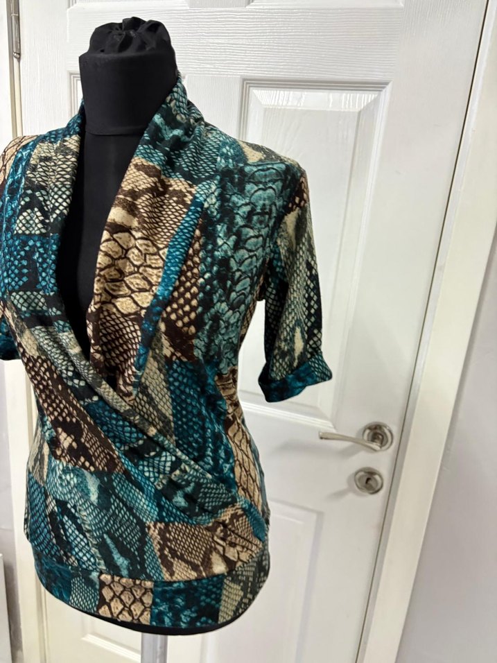 Yılan Desenli Turkuaz  Bluz xs - Görsel 3