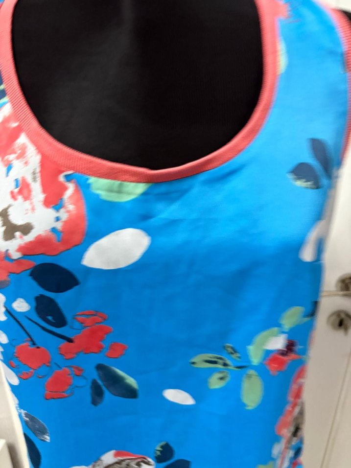 Renkli Baskılı Kolsuz Bluz m bd - Görsel 4