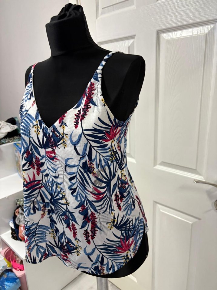 V Yaka Desenli Kolsuz Mini Bluz 36 bd - Görsel 4