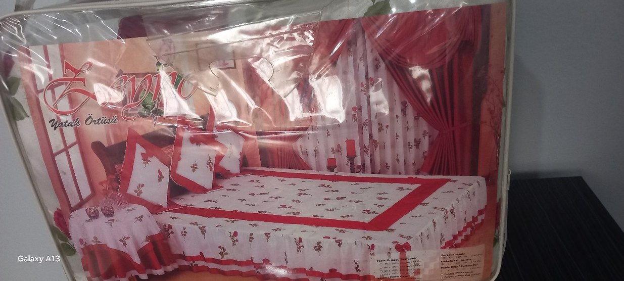 Nakışlı Kırmızı Renkli Yatak Örtüsü - Görsel 2