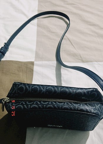 Calvin Klein Calvin klein çanta hiç bir sorunu yoktur