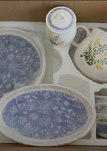 Korkmaz Korkmaz Pastel Çiçek Desenli Beyaz Porselen kahvaltı takımı