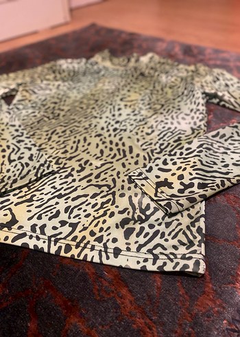 Yılan Desenli Uzun Kollu Bluz - Görsel 2