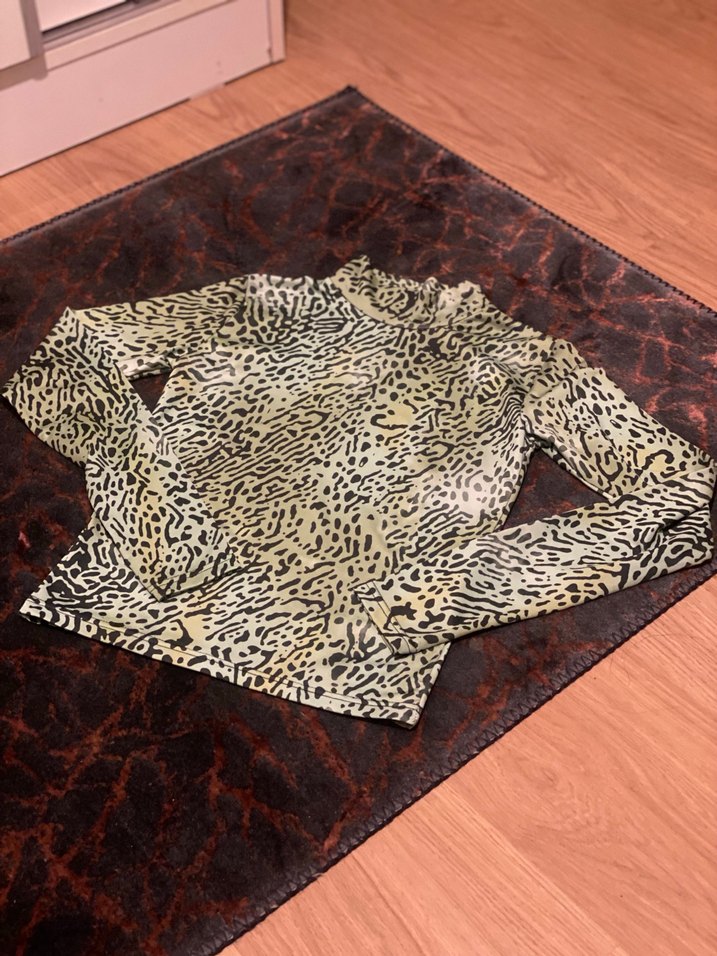 Yılan Desenli Uzun Kollu Bluz - Görsel 4