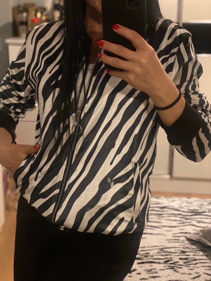 Zebra Desenli Fermuarlı Siyah Kadın Bluz - Görsel 4