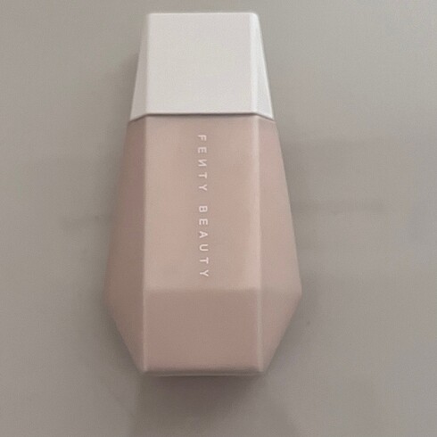 Fenty Beauty Fenty eaze drop 2 fondöten