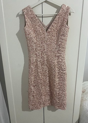 Bej Dantel Detaylı Midi V Yaka Elbise - Görsel 2