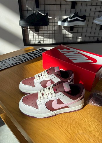 Nike Dunk Low Valantine Day