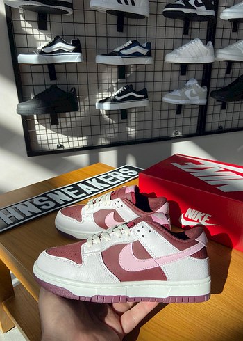 39 Beden Nike Dunk Low Valantine Day