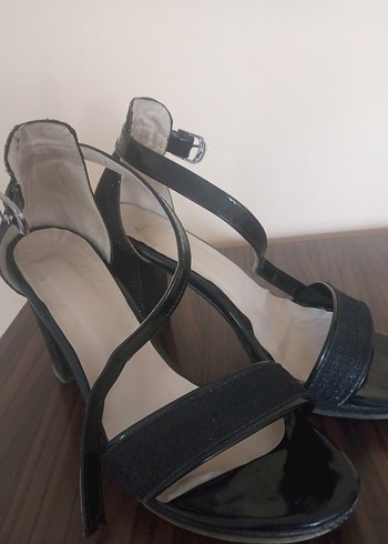 Siyah simli Stiletto Topuklu Kadın Ayakkabı