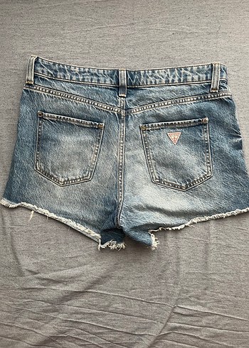 GUESS Bol Kesim Mini Denim Şort - Görsel 2