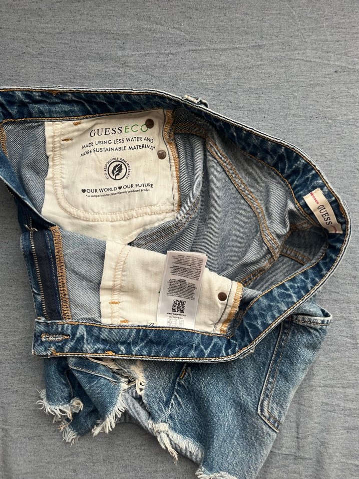 GUESS Bol Kesim Mini Denim Şort - Görsel 3