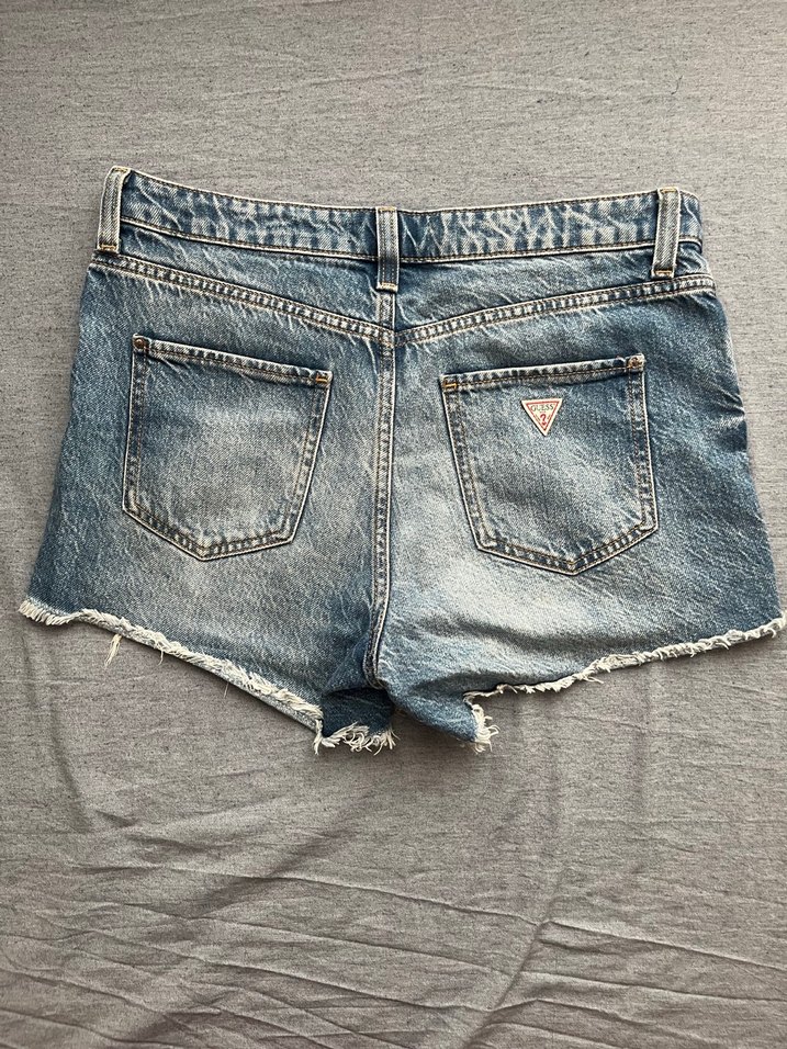 GUESS Bol Kesim Mini Denim Şort - Görsel 2