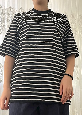 Kadın Siyah Beyaz Çizgili Oversize Tişört