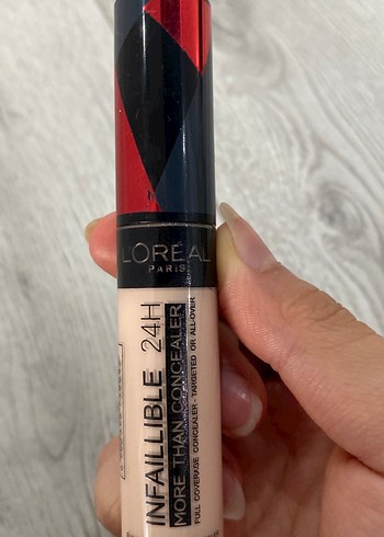 L'Oréal Paris L'Oréal Infallible 24H Kapatıcı Açık Ten