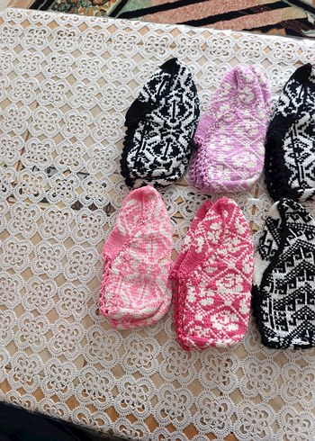 Kız Çocuk Renkli Nakışlı Örgü Ev Terlikleri - Görsel 3