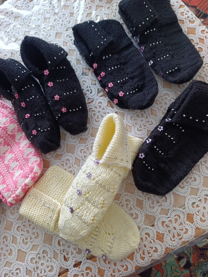 Kız Çocuk Renkli Nakışlı Örgü Ev Terlikleri - Görsel 2