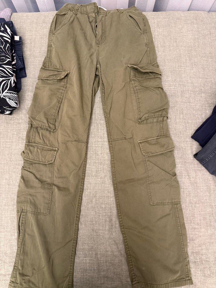 Bershka Haki Düz Kesim Pantolon — görsel 4/5