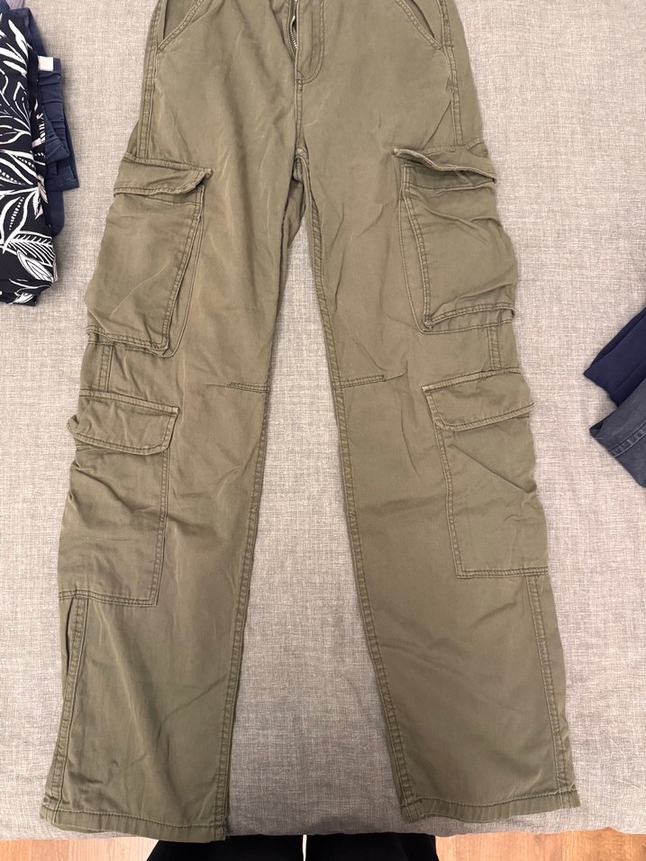 Bershka Haki Düz Kesim Pantolon — görsel 3/5
