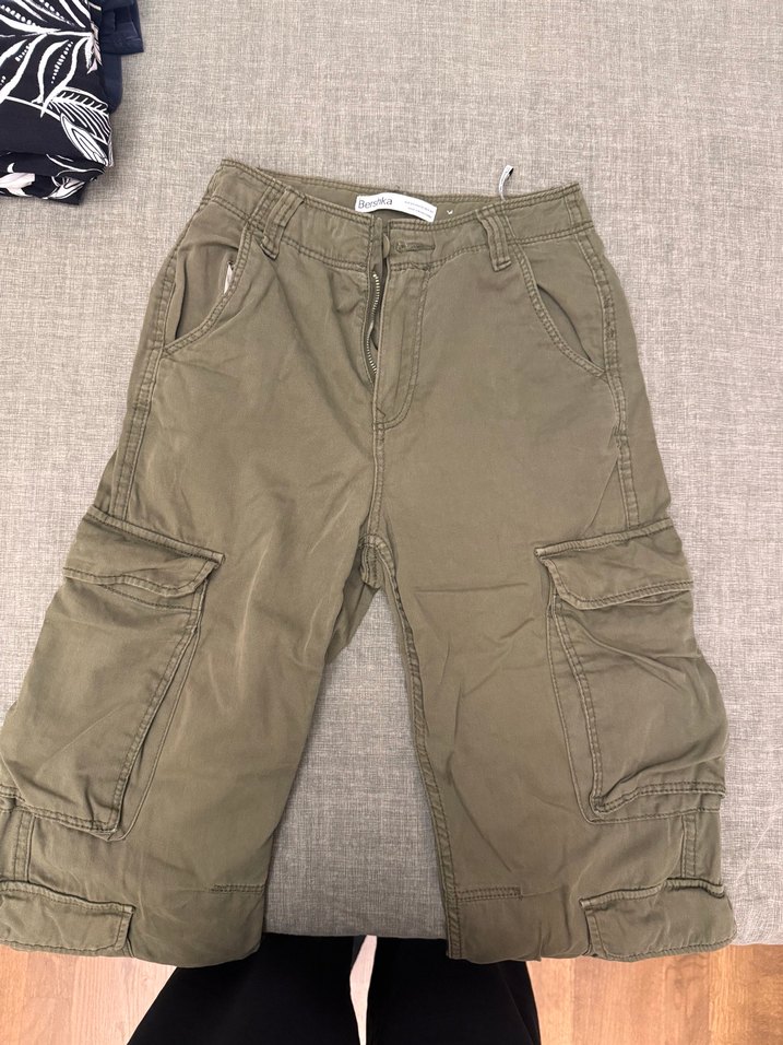 Bershka Haki Düz Kesim Pantolon — görsel 2/5