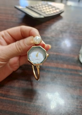 Altın Renginde Kadın Bileklik Saat