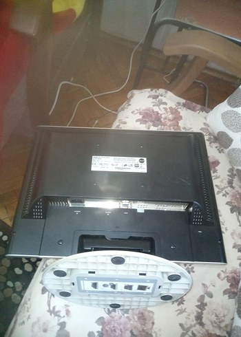 Beyaz Ekranlı Bilgisayar Monitörü hoparlör lu 19 inç sağlam - Görsel 2