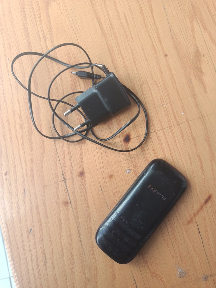 Samsung Siyah Temel Model Cep Telefonu - Görsel 2