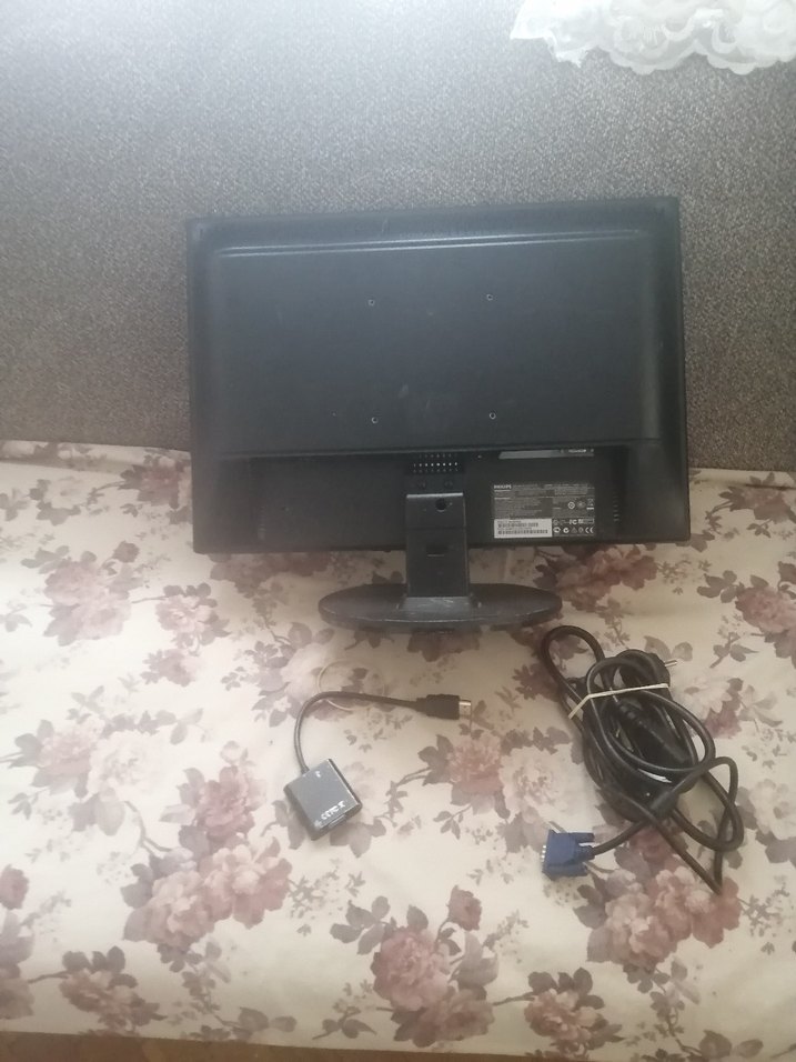 Philips 19 inç monitör ve vga hdmi dönüştürücü sağlam - Görsel 2